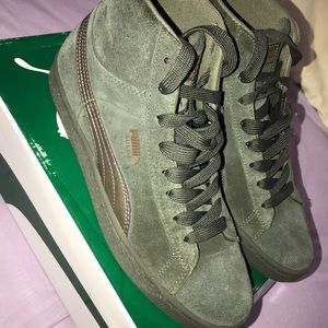 High top sneaker